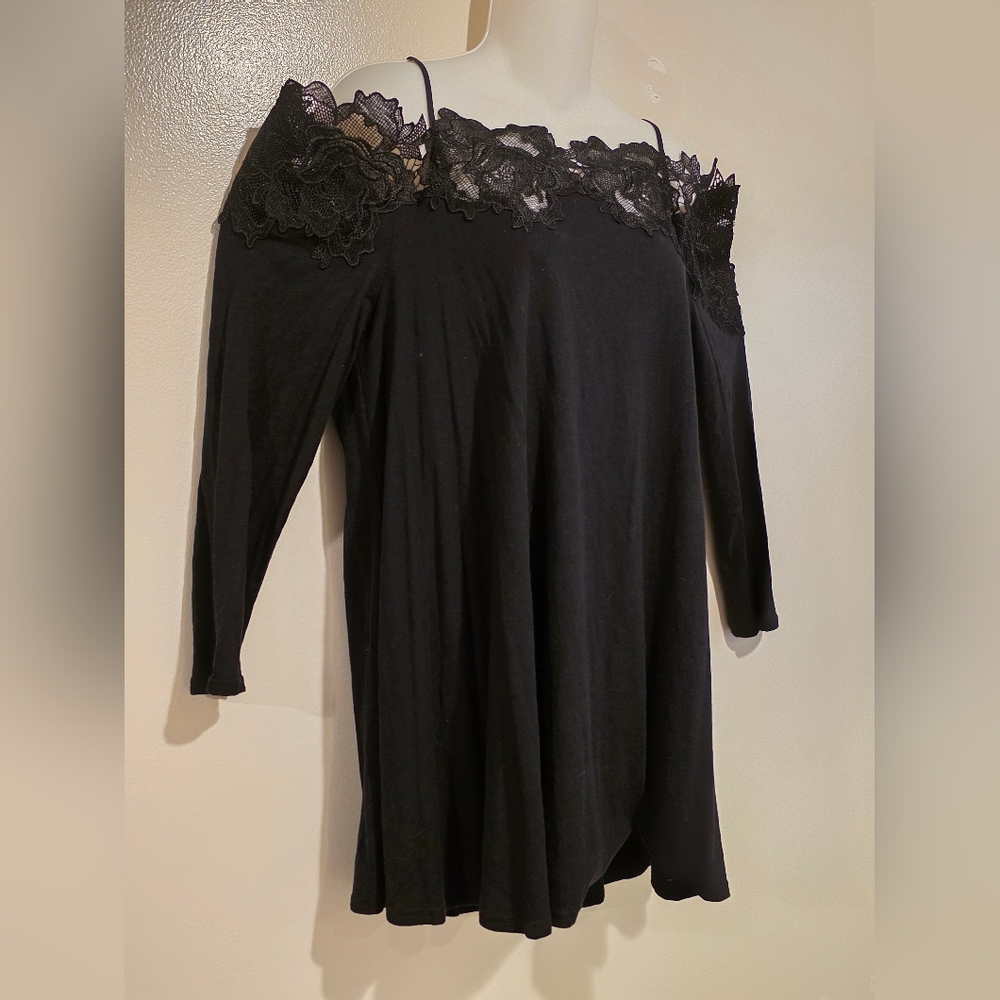 Anthropologie Meadow Rue Cold Shoulder Long Sleeve Lace Accent Top Women's L NWT